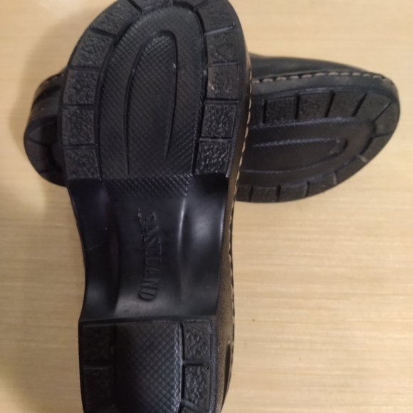 Shoes - Picture 6 of 8